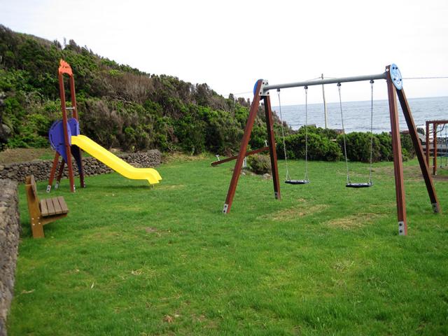 Parque Infantil, na Faj&atilde;