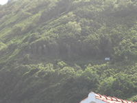 O miradouro do &ldquo;descansadouro&rdquo; da Rocha, onde existe o Nicho de Nossa Senhora do Descanso situado no Trilho Pedestre da Rocha.